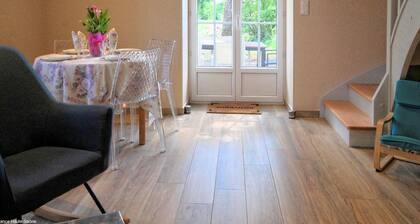 Charming renovated cottage with terrace and parking in Montagney