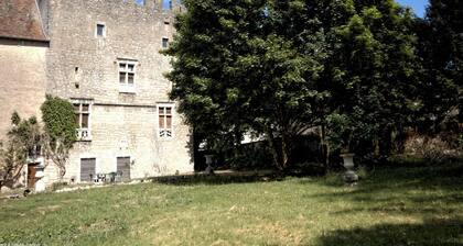 Charmant gĂźte rĂ©novĂ© avec terrasse et parking au cĆur de Montagney