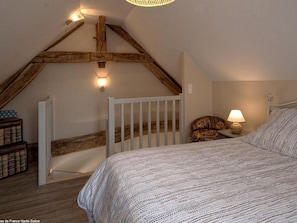 1 bedroom, free WiFi, bed sheets - Charming renovated cottage with terrace and private parking in park, pet friendly (Montagney)