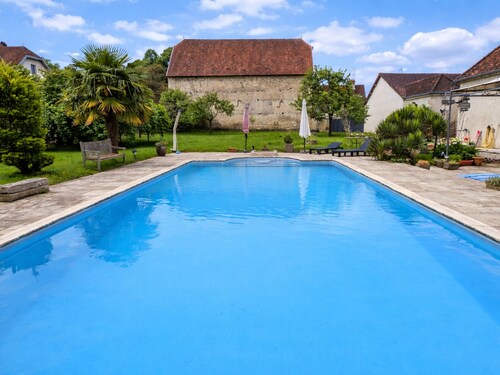 Cozy Cottage by the Saône