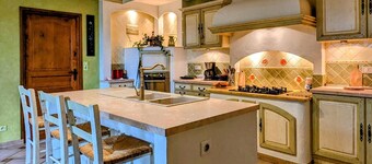 Cozy Cottage by the Saône