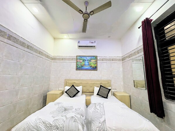 Deluxe Double or Twin Room - sukoon homestay (Agra)