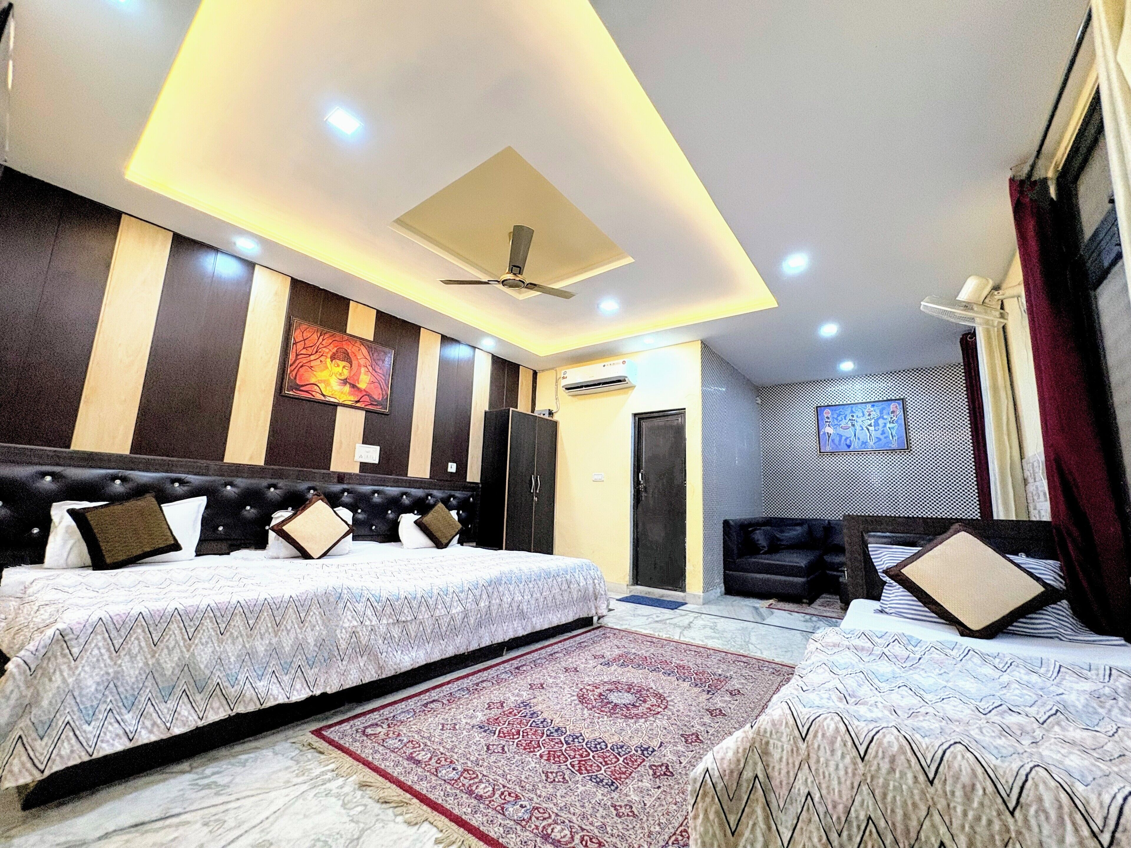 Quarto quádruplo luxo | Ferros/tábuas de passar roupa, Wi-Fi de cortesia