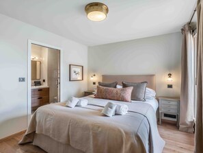 3 bedrooms, free WiFi, bed sheets