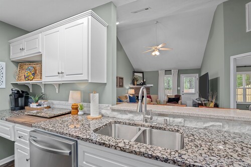 3 bedroom 3 bath home in Grovetown. The sleeping arrangements for this property are 3 queen beds and the sofa upstairs folds out into a king bed.