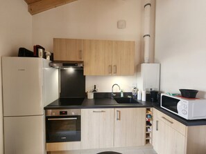 Kühlschrank, Mikrowelle, Geschirrspüler