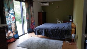 3 habitaciones, tabla de planchar con plancha, wifi y ropa de cama 