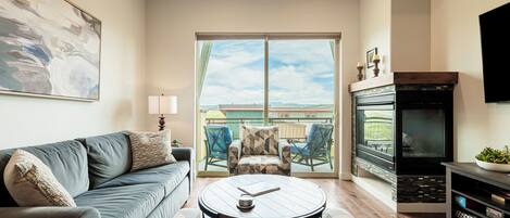 Smart TV, fireplace