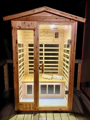 Sauna - Tranquil Hideaway: Romantic Spa Retreat w/ Hot Tub & Sauna (Denniston)