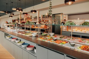 Free daily buffet breakfast - KONNEX INN Nordhorn by Hackmann (Nordhorn)