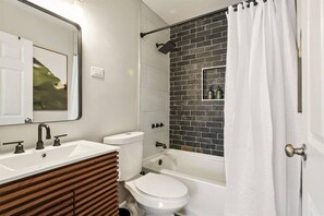 Bathroom - This apartment is a 1 bedroom(s), 1 bathrooms, located in Hampton, VA. (Hampton)
