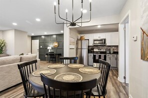 Dining - This apartment is a 1 bedroom(s), 1 bathrooms, located in Hampton, VA. (Hampton)