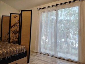 4 bedrooms, desk, free WiFi, bed sheets