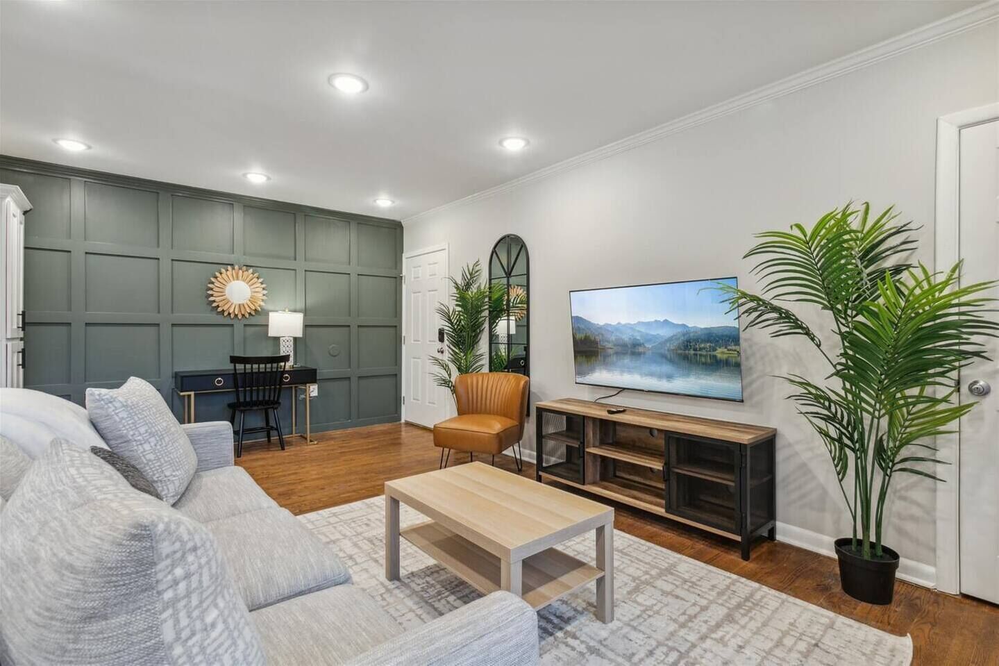 Een televisie en een kantoor