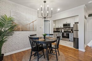 Dining - This apartment is a 1 bedroom(s), 1 bathrooms, located in Hampton, VA. (Hampton)