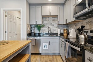 Private kitchen - This apartment is a 0 bedroom(s), 1 bathrooms, located in Hampton, VA. (Hampton)