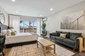 TV, offices - This apartment is a 0 bedroom(s), 1 bathrooms, located in Hampton, VA. (Hampton)