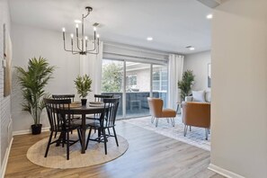 Interior - This apartment is a 2 bedroom(s), 1 bathrooms, located in Hampton, VA. (Hampton)