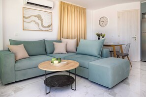 TV - Modern Villa with Private Pool & Mountain Views (Palio Gerani)