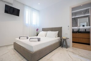 3 bedrooms, travel cot, free WiFi, bed sheets - Modern Villa with Private Pool & Mountain Views (Palio Gerani)