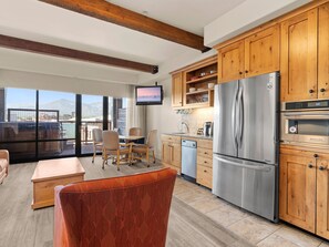 Réfrigérateur, micro-ondes, four, lave-vaisselle