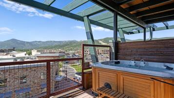 Tina de hidromasaje al aire libre