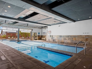 Piscina coperta, una piscina riscaldata