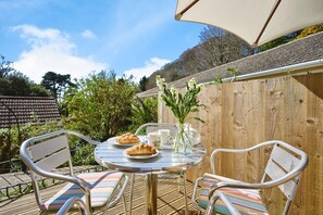 Outdoor dining - Sea Song (Ventnor)