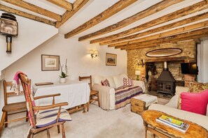 LCD TV - Sixpenny Cottage (Yarmouth)