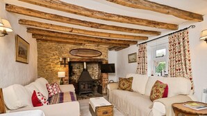 LCD TV - Sixpenny Cottage (Yarmouth)