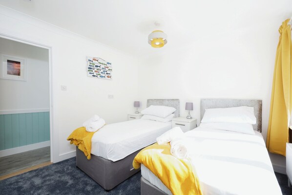 3 bedrooms, bed sheets