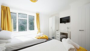 3 bedrooms, bed sheets - Compton at the Aqua (Shanklin)