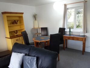 Interior - Thistle Cottage (Ryde)