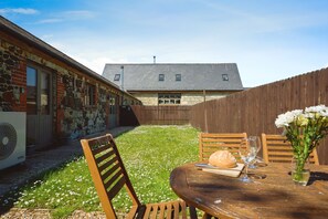 Outdoor dining - Shiloh Cottage (Ventnor)