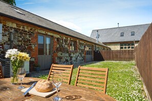 Outdoor dining - Shiloh Cottage (Ventnor)
