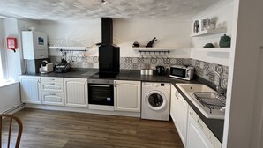 Private kitchen - Esplanade House (Ventnor)