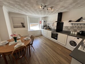 Oven, stovetop, cookware/dishes/utensils