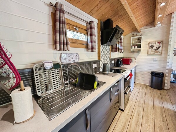 Oven, cookware/dishes/utensils