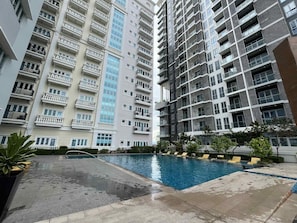 Room, 1 Bedroom, Balcony | Kolam renang | Kolam renang terbuka 