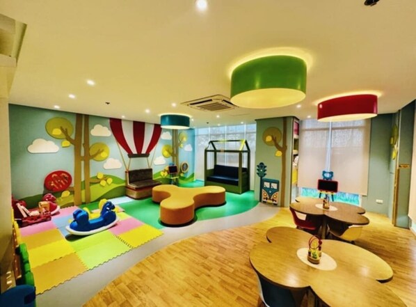 Room, 1 Bedroom, Balcony | Children's area