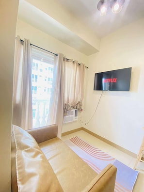 Room, 1 Bedroom, Balcony | Ruang tamu