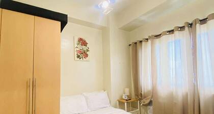 Room-cozy Iloilo City Condo Room With Sh