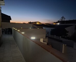 المنطقة المحيطة بالمنشأة