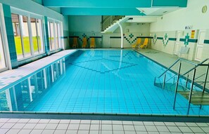 Innendørsbasseng