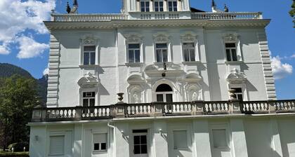 Vacation apartment with mountain view and pool in the Grubhof castle park