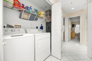 Interior - Hidden Harbour - Bayfront - 2BR, sleeps 6, pool (Ocean City)