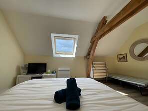 5 bedrooms, iron/ironing board