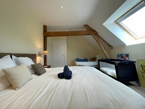 5 bedrooms, iron/ironing board
