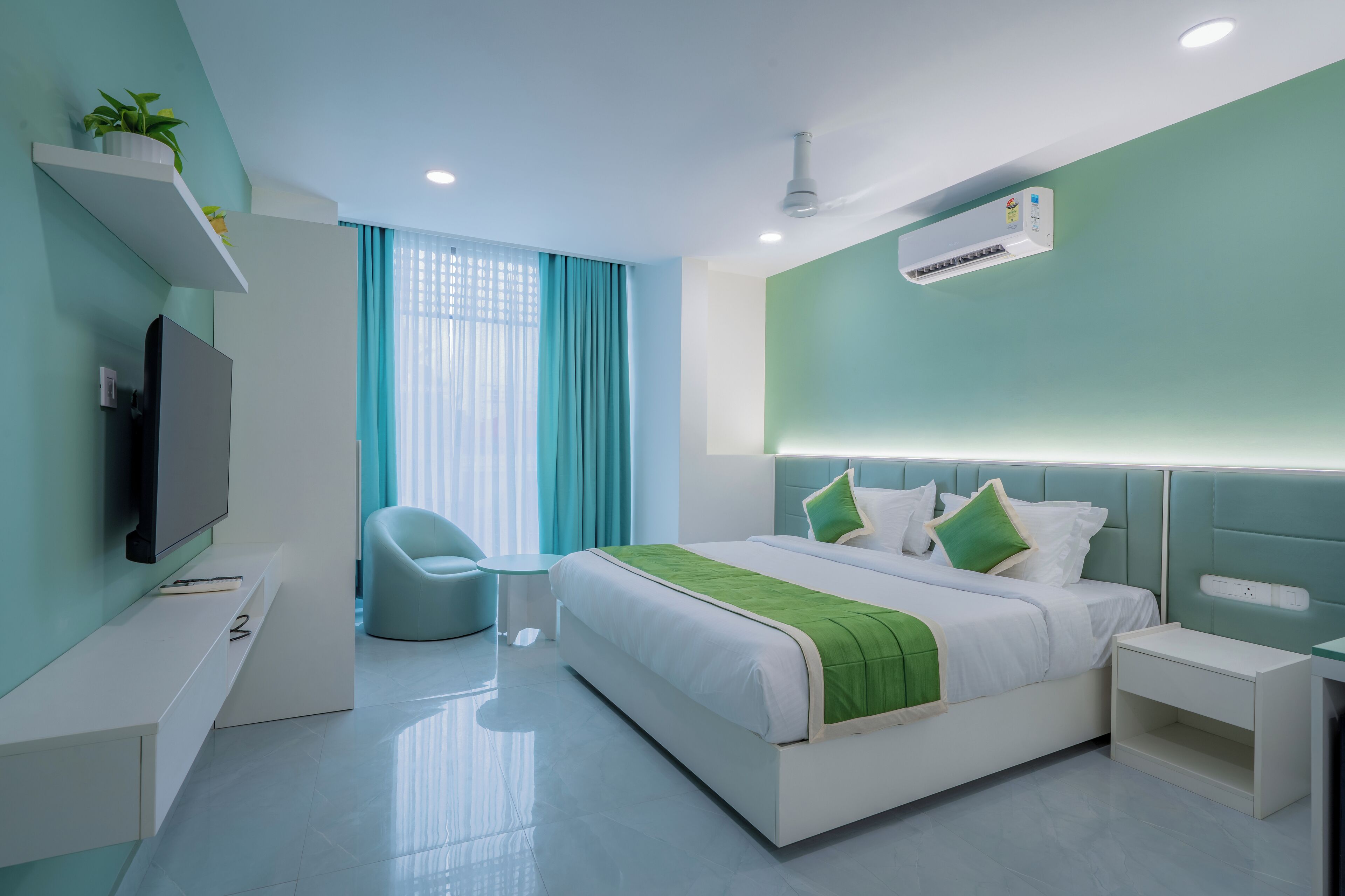 スーペリア ダブルルーム | デスク、ノートパソコン用作業スペース、遮光カーテン、アイロン / アイロン台