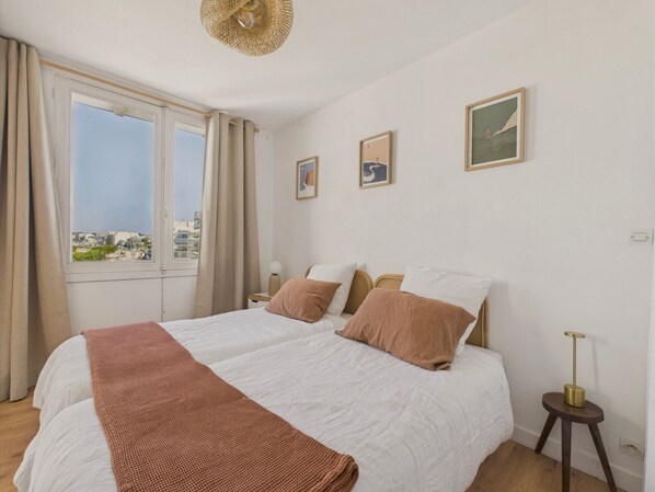 Iron/ironing board, free WiFi